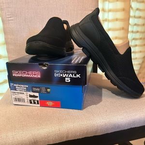 Skechers Women’s Go Walk 5 Sneaker, Black, 11 Wide